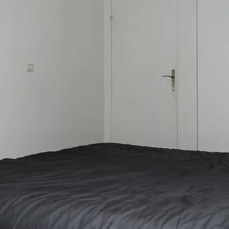Апартаменты Nice Cozy Apartment A Few Steps From La Defense *